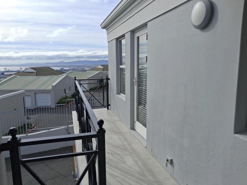 To Let 2 Bedroom Property for Rent in Vredehoek Western Cape